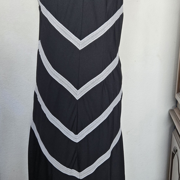 ANN TAYLOR Elegant Black and White Chevron Dress. Size 10 - Picture 9 of 12